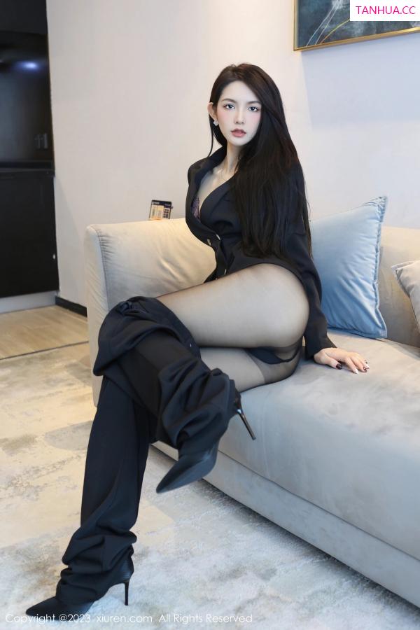   [XiuRen]高清写真图 2023.04.14 No.6576 乔一一 黑丝美腿第17张图片